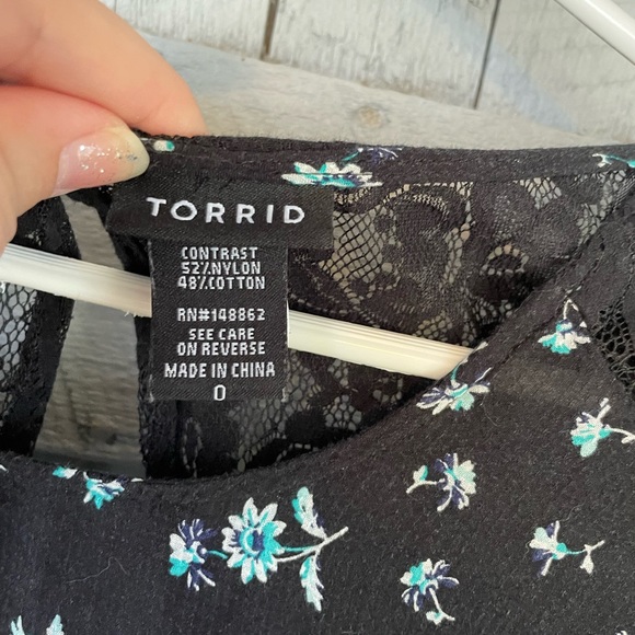 Torrid Floral Lacy Back Top - Picture 2 of 5